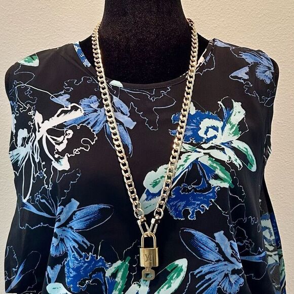 Louis Vuitton #312 Lock and Key Gold Brass with new unbranded chain - Picture 1 of 8